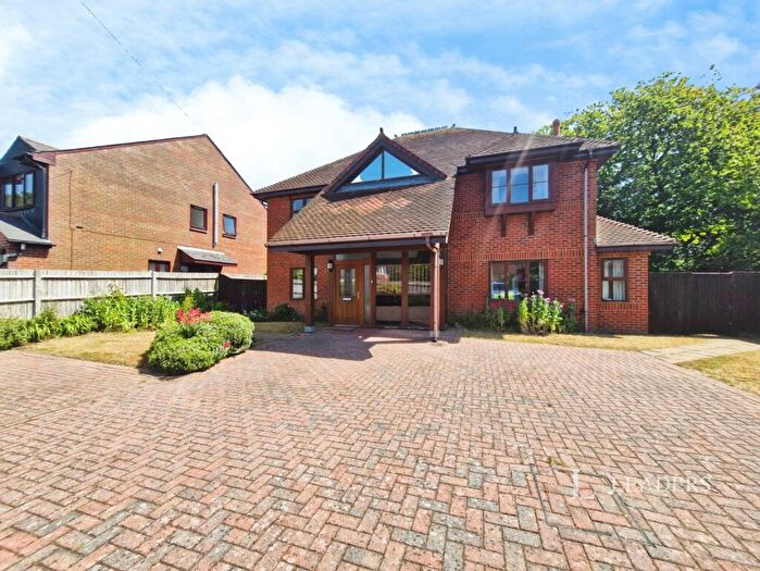 4 Bedroom House To Rent In Carlton Road, PO12