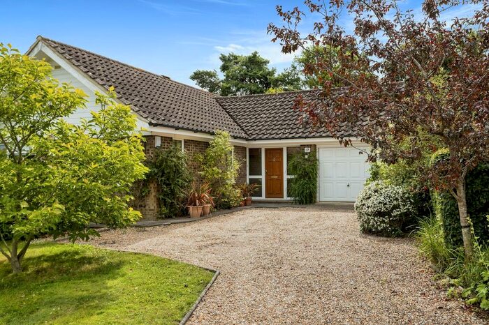 3 Bedroom Detached Bungalow For Sale In Hurst Close, Tenterden, TN30