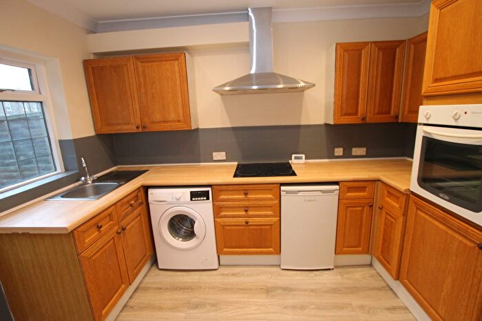 2 Bedroom Flat To Rent In Sydney Road, Raynes Park, SW20