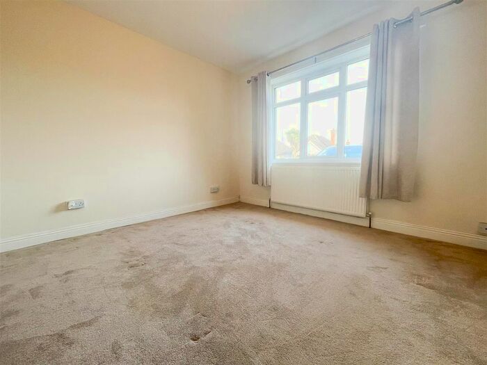 3 Bedroom Semi-Detached Bungalow To Rent In Fairfield Avenue, Grays, RM16