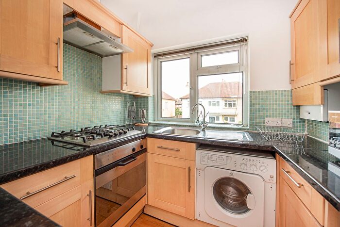 1 Bedroom Flat For Sale In Clonmel Road, Teddington, TW11