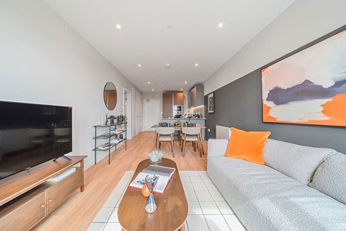 1 Bedroom Flat To Rent In Grenan Square, Greenford, UB6