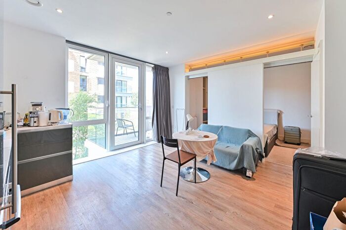 Studio To Rent In Naval House, Woolwich, London, SE18