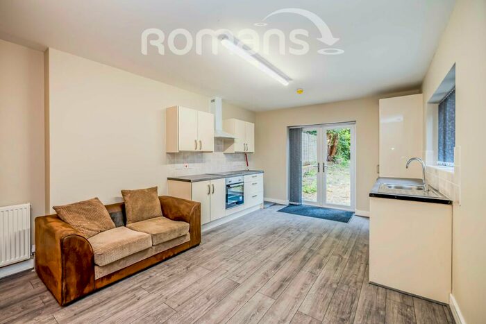 2 Bedroom Apartment To Rent In Priory Road, HP13