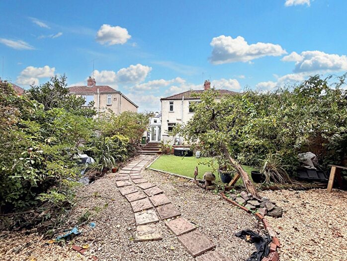 3 Bedroom Semi-detached House For Sale In Park Avenue, St. George, Bristol, Jb, Gb, BS5