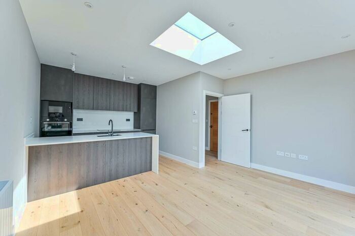 1 Bedroom Flat To Rent In Laurel Court, Croydon, CR2