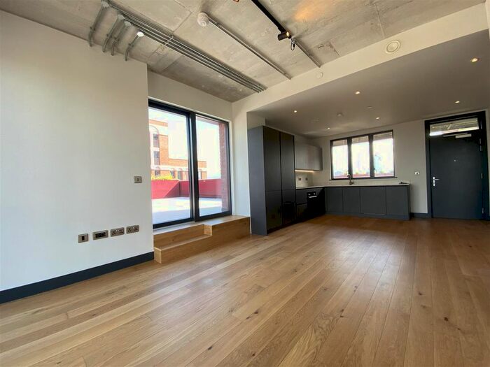 2 Bedroom Flat To Rent In New Cross Central, Addington Street, Manchester, M4