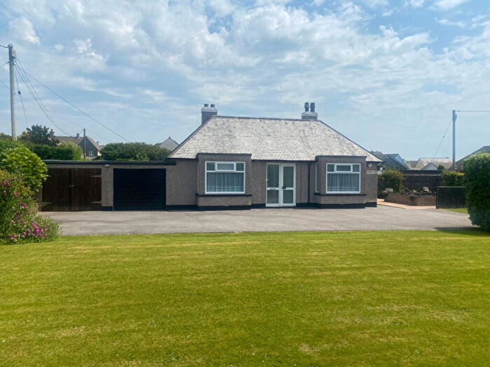 3 Bedroom Detached Bungalow For Sale In Liskeard Road, Callington, PL17