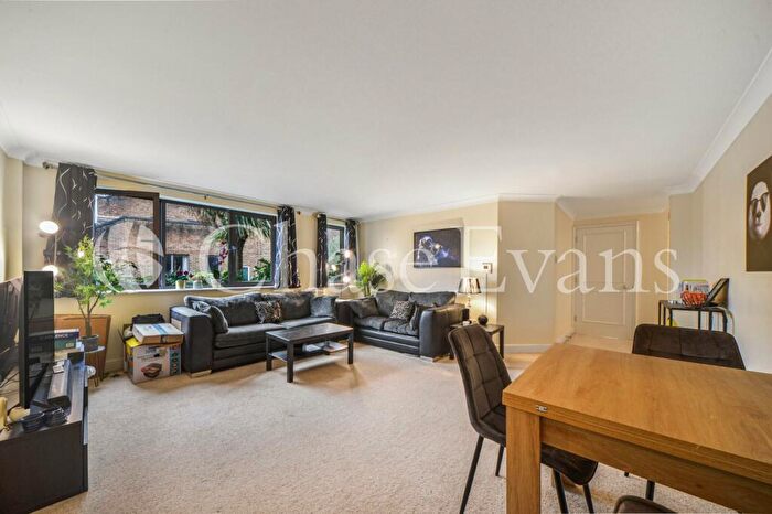 2 Bedroom Flat To Rent In Cumberland Mills Square, Isle Of Dogs, London, E14