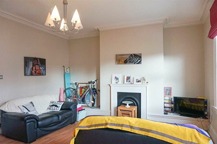 1 Bedroom Apartment To Rent In Allerton Hill, Leeds, LS7