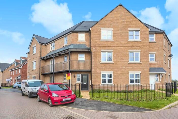 4 Bedroom Town House To Rent In Barland Way, Aylesbury, HP18