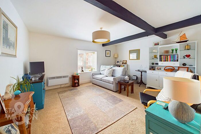 2 Bedroom Flat For Sale In Heckingham Park Drive, Hales, Norwich, NR14