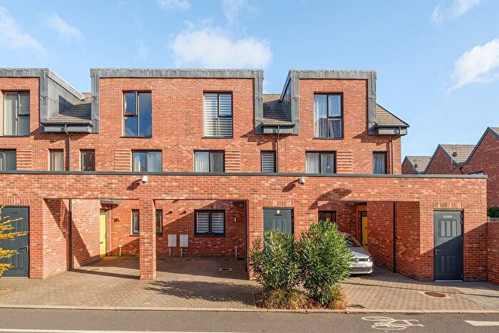 3 Bedroom Terraced House For Sale In Reynard Way, Brentford, TW8