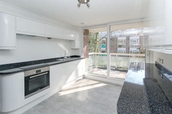 2 Bedroom Flat For Sale In Stonegrove, Edgware, HA8
