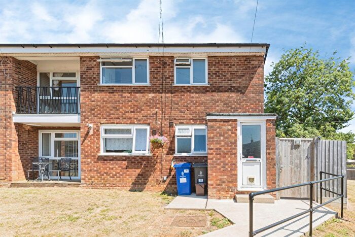 2 Bedroom Flat For Sale In North Way, Deanshanger, Milton Keynes, MK19