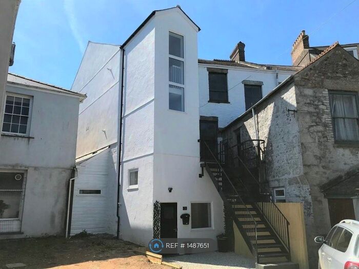 2 Bedroom Flat To Rent In Terrace, Camborne, TR15