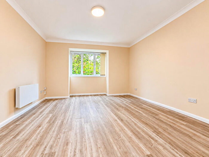 1 Bedroom Apartment To Rent In Birchend Close, South Croydon, CR2