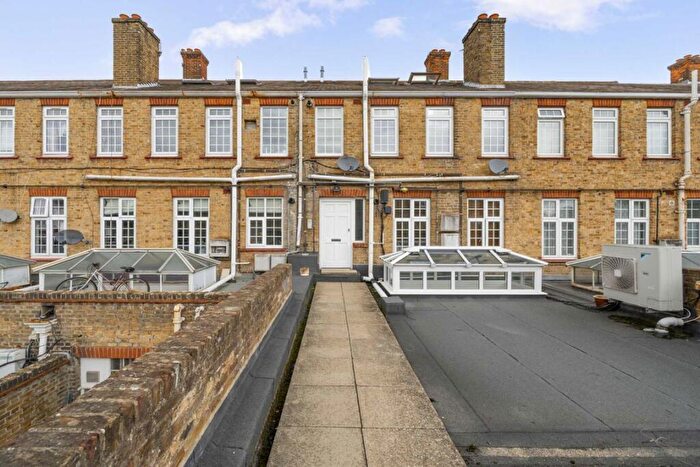 1 Bedroom Flat For Sale In Colston Road, East Sheen, SW14