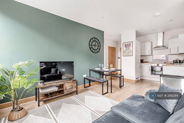 1 Bedroom Flat To Rent In Hartshead House, Farnborough, GU14