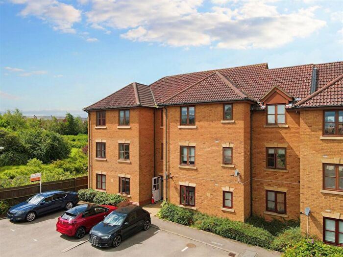 2 Bedroom Apartment For Sale In Berrington Grove, Westcroft, Milton Keynes, MK4