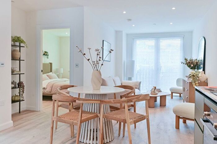 2 Bedroom Flat To Rent In Rufus Lodge, Earlsfield, Wimbledon, SW18