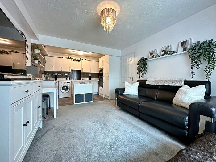 2 Bedroom Property For Sale In Outwood Common Road, Billericay, CM11