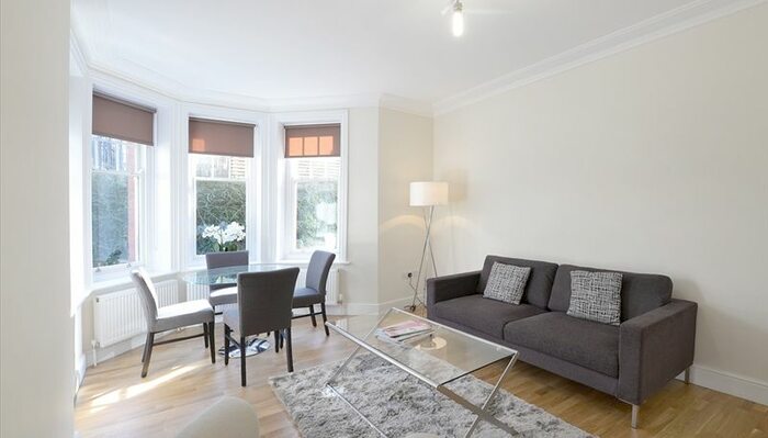 1 Bedroom Flat To Rent In Hamlet Gardens, London, W6