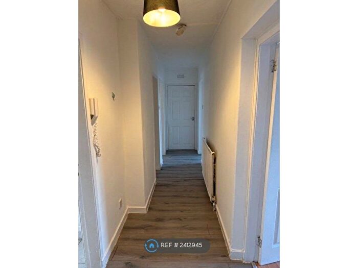 2 Bedroom Flat To Rent In Croftfoot Drive, Glasgow, G45