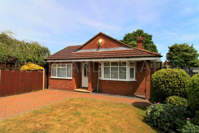 3 Bedroom Detached Bungalow To Rent In Berkeley Close, Potters Bar, EN6