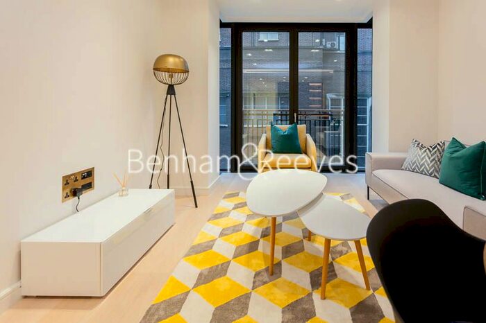 1 Bedroom Flat To Rent In Lincoln Square, Portugal Street, City, WC2A