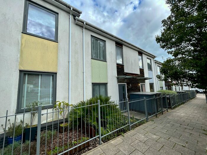 2 Bedroom Property To Rent In Potter Mews, Colchester, CO4