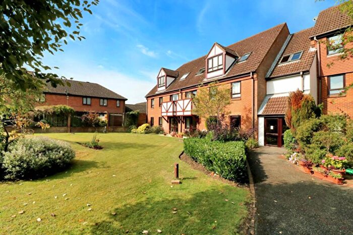 1 Bedroom Apartment For Sale In King George V Road, Amersham, Buckinghamshire, HP6