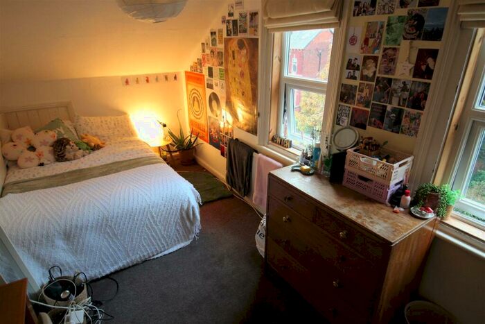 7 Bedroom Terraced House To Rent In Delph Lane, Hyde Park, Leeds, LS6