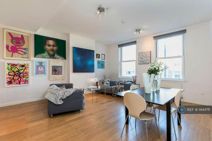 2 Bedroom Flat To Rent In Garfield Mews, London, SW11