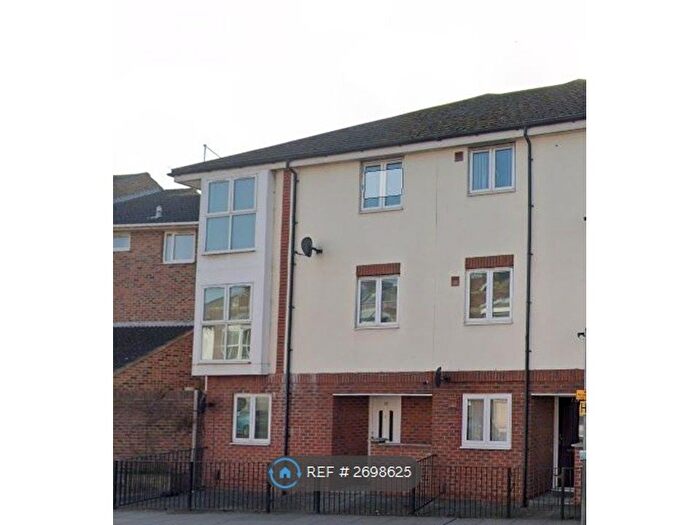 3 Bedroom Maisonette To Rent In Whitehall Apartments, Portsmouth, PO2