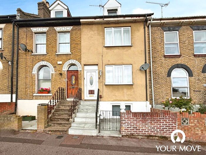 1 Bedroom Terraced House To Rent In Rochester Street, Chatham, Kent, ME4