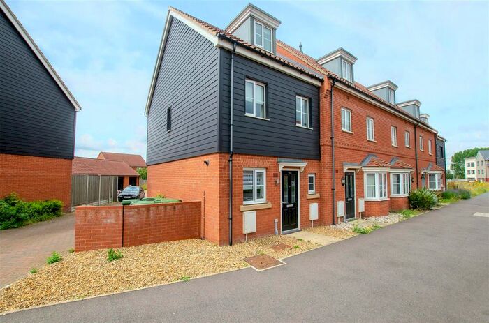 3 Bedroom Town House To Rent In Dragonfly Lane, Cringleford, Norwich, NR4