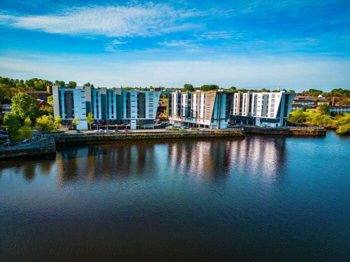 2 Bedroom Flat To Rent In The Decks, Runcorn, WA7