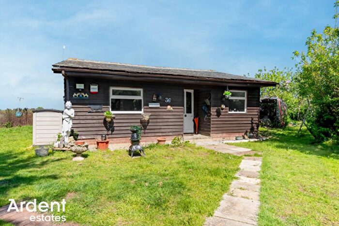 2 Bedroom Park Home For Sale In Barrow Marsh, Heybridge, CM9
