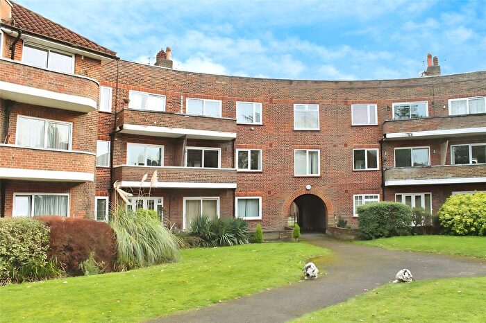 2 Bedroom Flat To Rent In Riverbank, Laleham Road, Staines, Middlesex, TW18