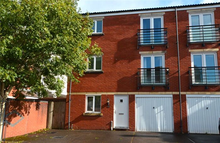 4 Bedroom Semi-Detached House To Rent In Seacole Crescent, Swindon, Wiltshire, SN1