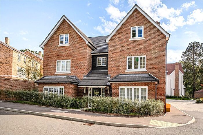 2 Bedroom Flat For Sale In Merrileas Drive, Oxshott, Leatherhead, KT22