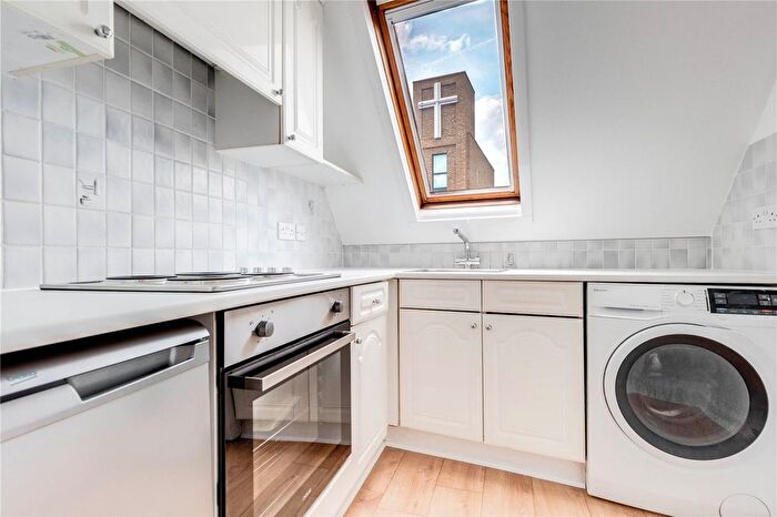 1 Bedroom Flat To Rent In Whitfield Court, Wimbledon, SW20