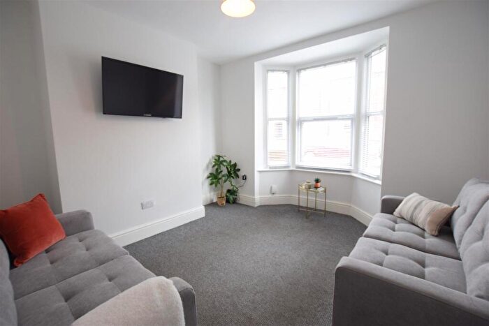 2 Bedroom Terraced House To Rent In Derwent Street - Student House - /, LN1