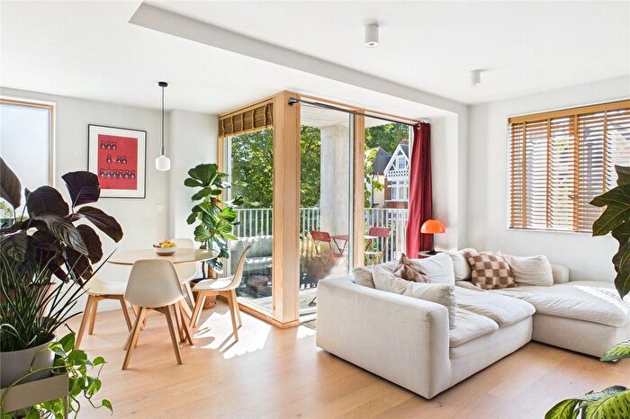 1 Bedroom Flat For Sale In Knollys Road, London, SW16
