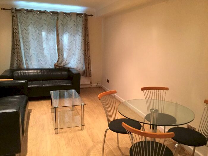 2 Bedroom Flat To Rent In Berkeley Court, Kelso Street, Leeds, LS2
