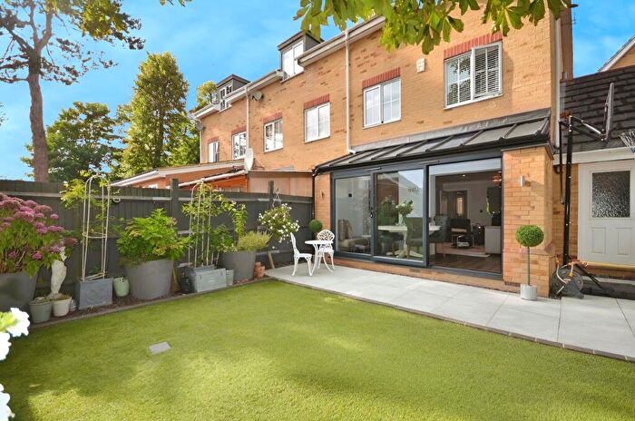 4 Bedroom Town House To Rent In Broomfield Gate, Farnham Royal, SL2