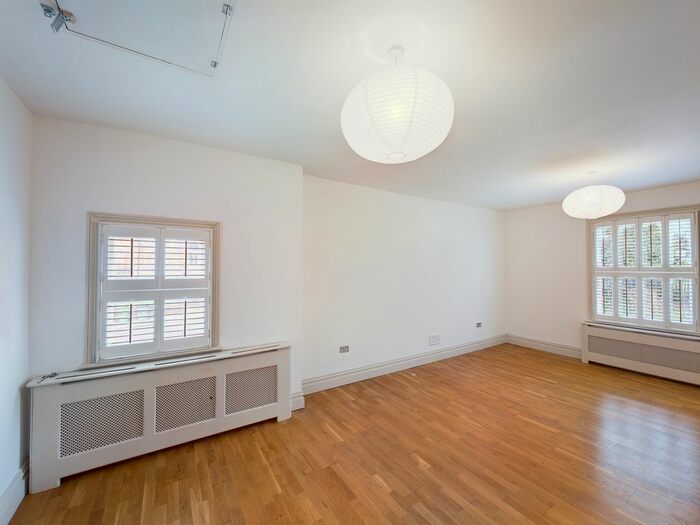 3 Bedroom Flat To Rent In Charlton Church Lane, London, SE7