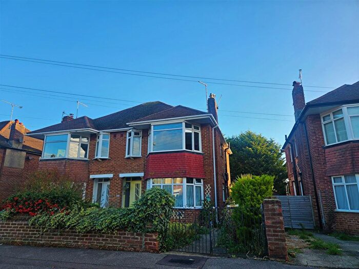 2 Bedroom Flat To Rent In Bruce Avenue, Worthing, BN11