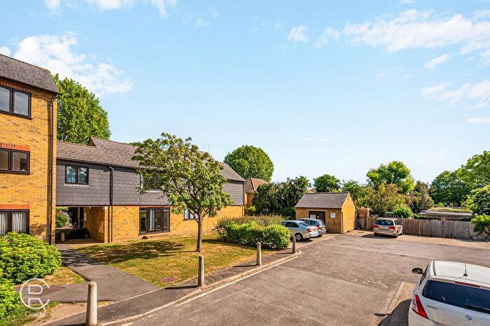 2 Bedroom Flat For Sale In Greenford Avenue, London, W7